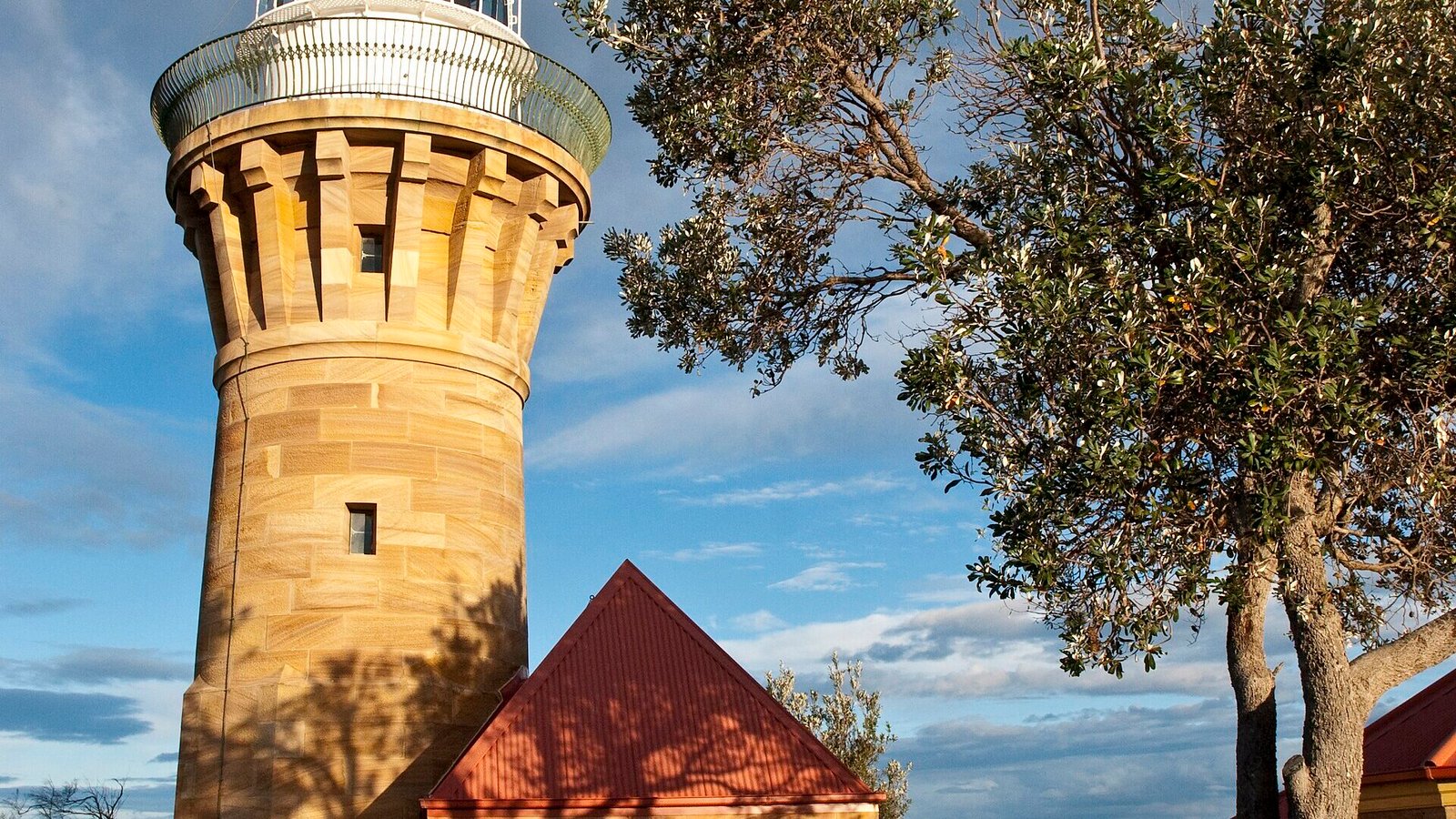 Barrenjoey Head Lighthouse, Barrenjoey, New South Wales, Australia-29June2009.jpg