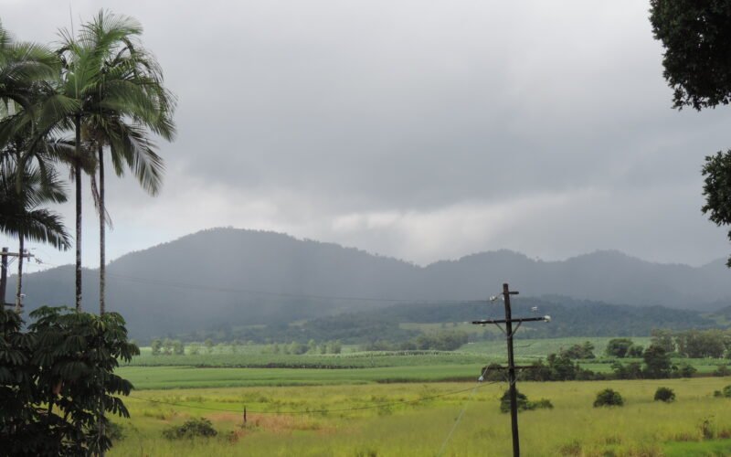 Queensland’s highest peak Bartle Frere seen from the Josephine Falls car park