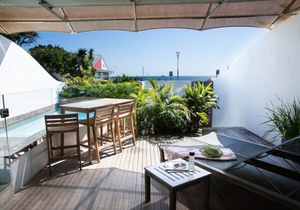 Rooftop patio and plunge pool at Beach Suites, Byron Bay