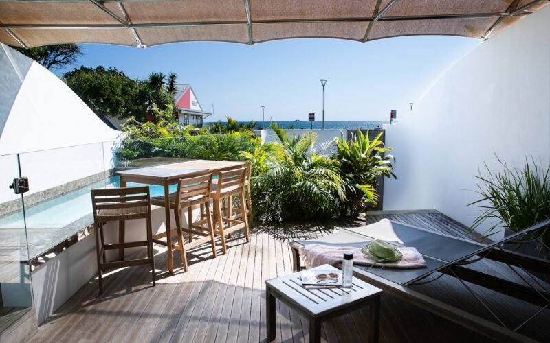Rooftop patio and plunge pool at Beach Suites, Byron Bay