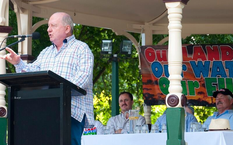 Broadcaster Alan Jones address the Bowral crowd.jpg