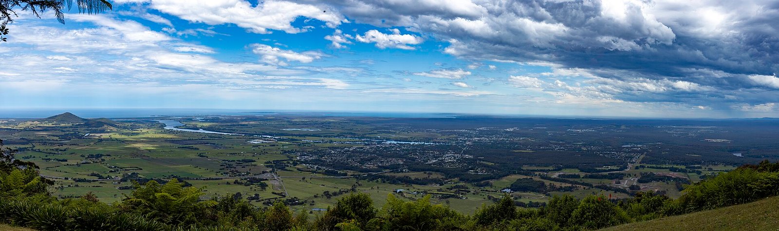 Panorama over the Shoalhaven and Kangaroo Valley from Cambewarra Mountain Lookout NSW