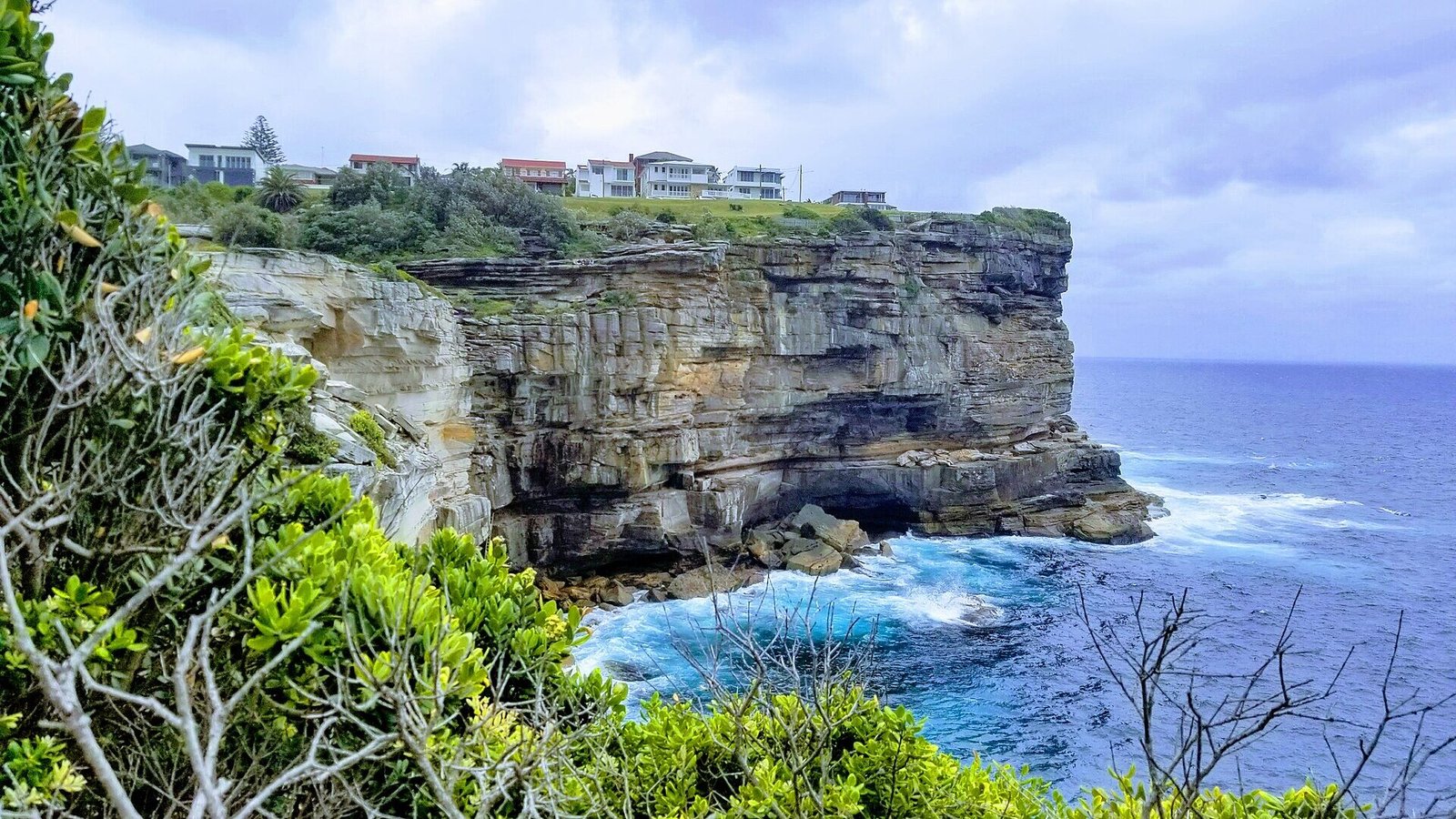 diamond-bay-reserve-whale-watching - AustralianSecret Sandstone headland and ocean at Diamond Bay Reserve, Vaucluse