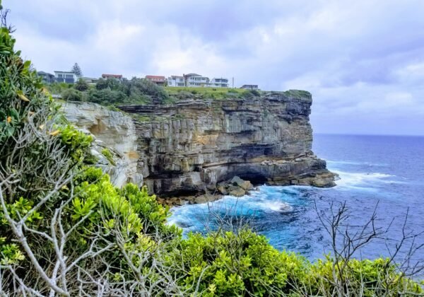 Sandstone headland and ocean at Diamond Bay Reserve, Vaucluse
