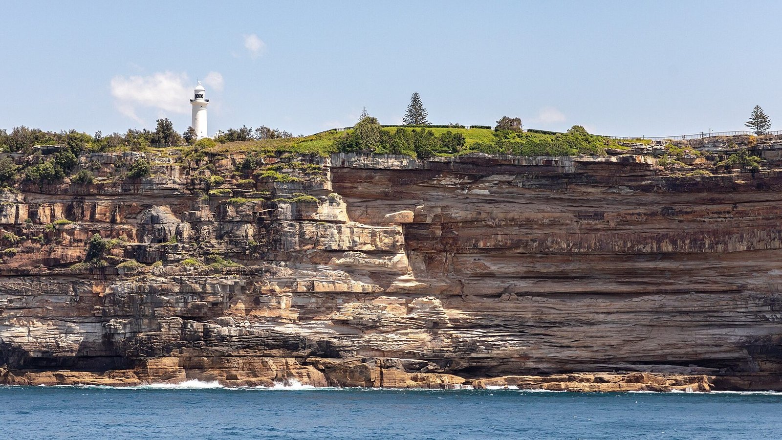 dudley-page-reserve-dover-heights-whale-watching - AustralianSecret Coastal cliffs near the Macquarie Lighthouse headland, Vaucluse/Dover Heights