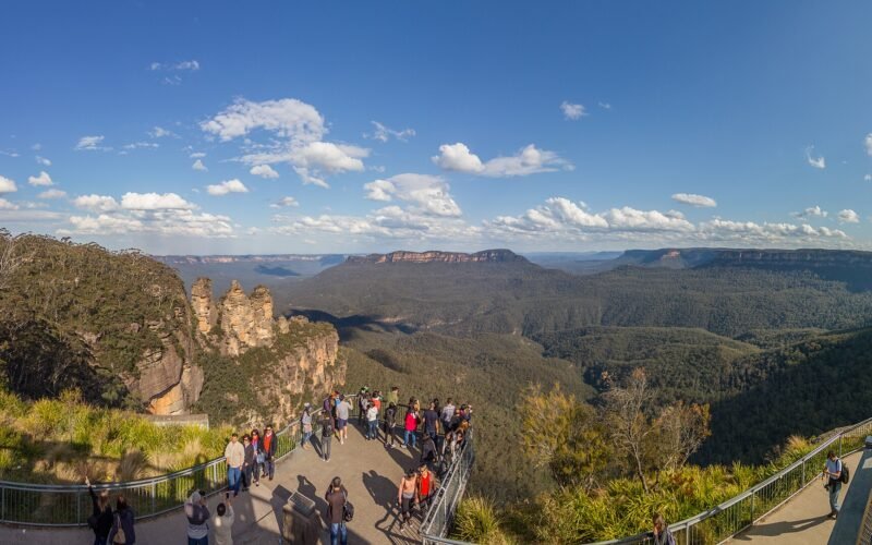 The Three Sisters and Jamison Valley from Echo Point lookout, Katoomba NSW