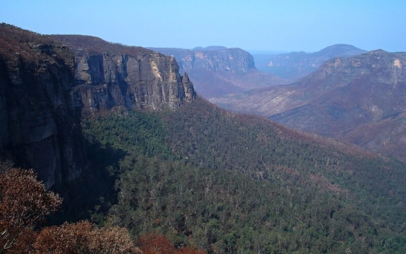 Sandstone escarpment walls of the Grose Valley at Govetts Leap