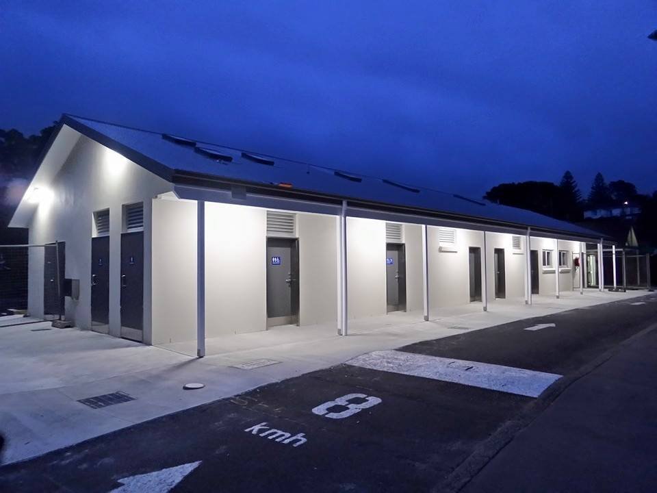 Amenities block at Kendalls On The Beach Holiday Park, Kiama at dusk