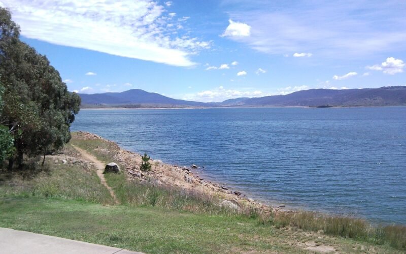 Lake Jindabyne shoreline with mountains in the background, NSW