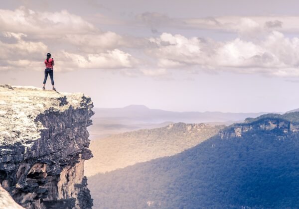 The famous flat sandstone ledge of Lincoln's Rock overlooking the Jamison Valley, Wentworth Falls NSW