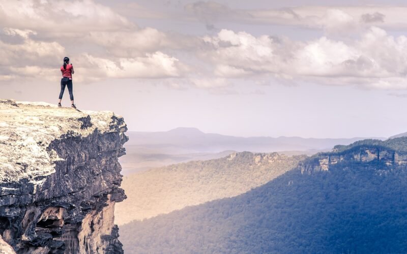 The famous flat sandstone ledge of Lincoln's Rock overlooking the Jamison Valley, Wentworth Falls NSW