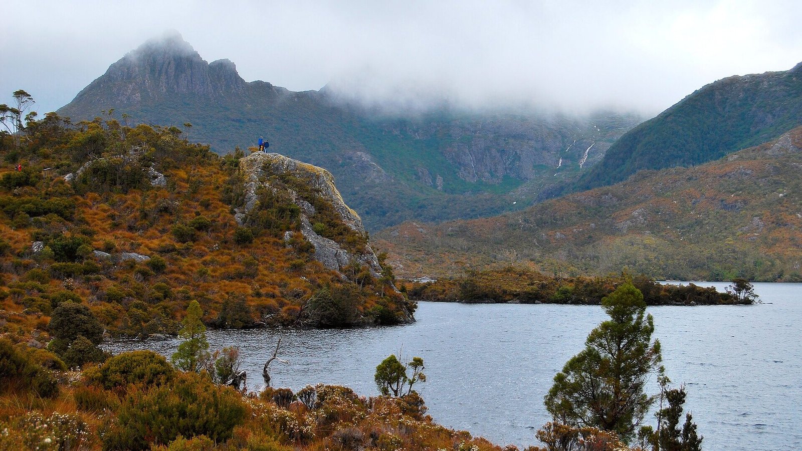 Misty cradle mountain and lake - tasmania.jpg