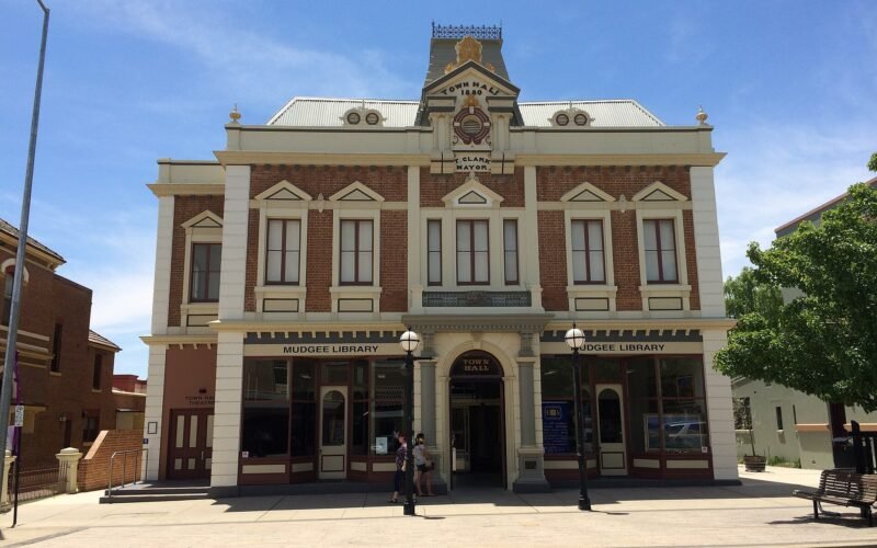 Mudgee Library, NSW, November 2014 (29765751826).jpg