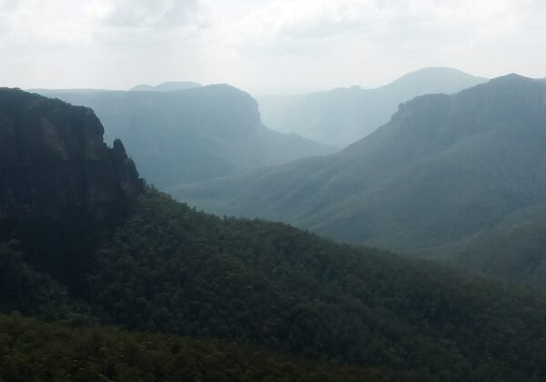 The Pulpit Rock lookout platform on its narrow spur above the Grose Valley, Blackheath