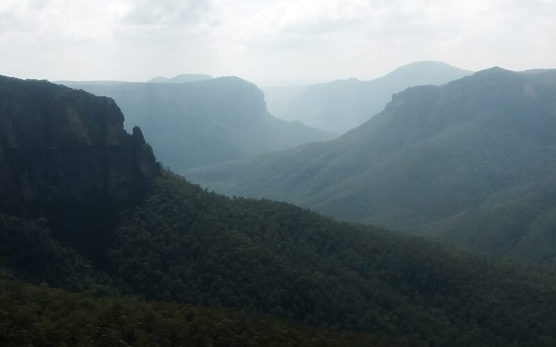 The Pulpit Rock lookout platform on its narrow spur above the Grose Valley, Blackheath