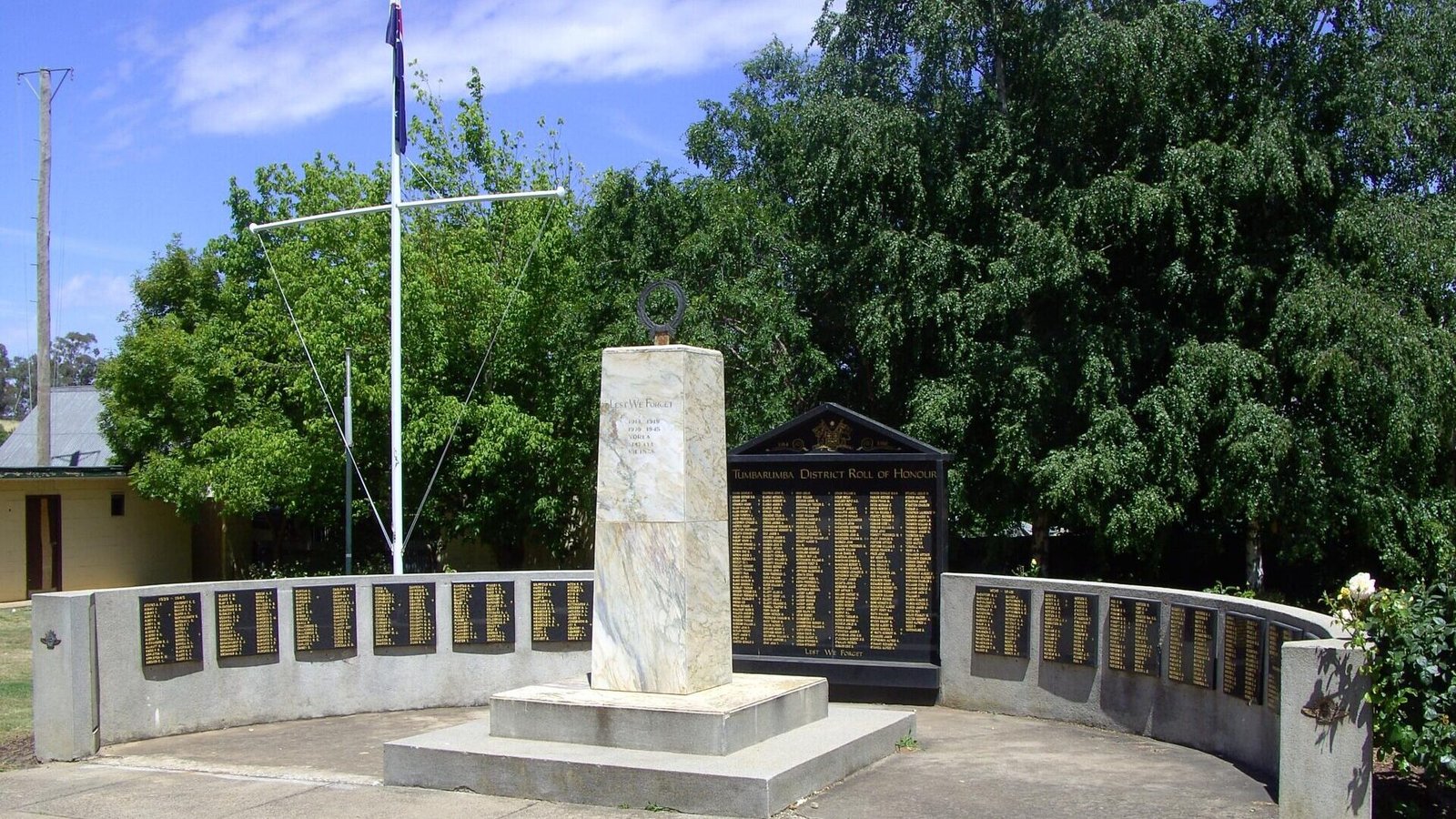 Tumbarumba NSW War Memorial.jpg