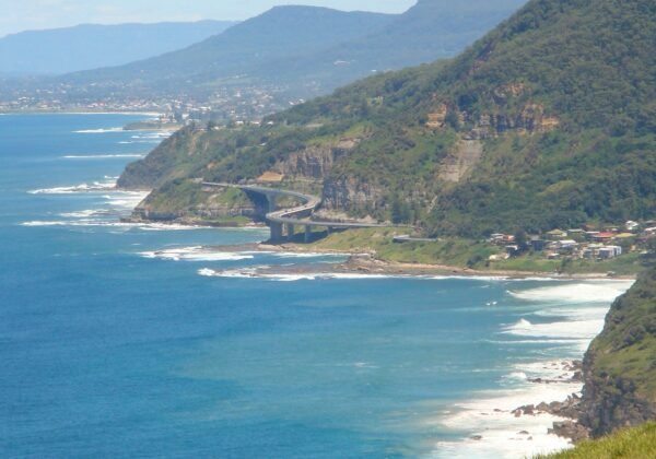 Wollongong sea cliff bridge.jpg